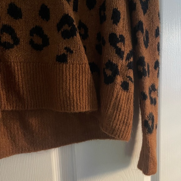 ON Warm Cheetah Crewneck Sweater - Picture 2 of 3